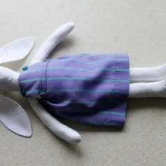 Uszyj sukienkę dla królika Tilda: poradnik DIY + darmowy wykrój!