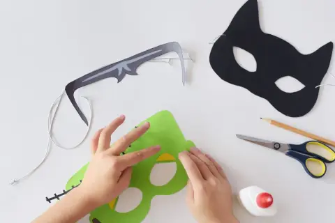 Maska kota DIY: Szablony, instrukcje krok po kroku. Zaskocz wszystkich!