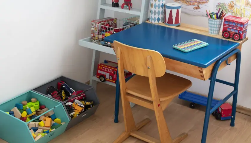 Stare łóżeczko? Zmień je w ławkę, biurko, ogród! 15 pomysłów DIY.