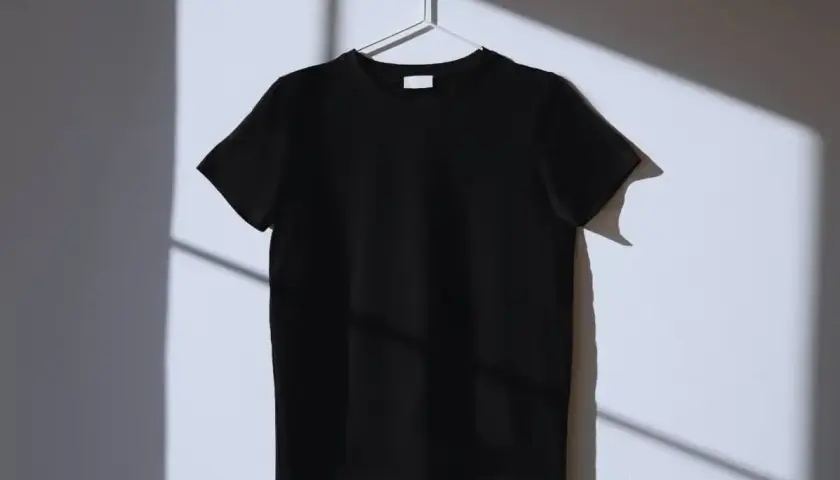 Jak uszyć T-shirt damski? Kompletny poradnik DIY od A do Z