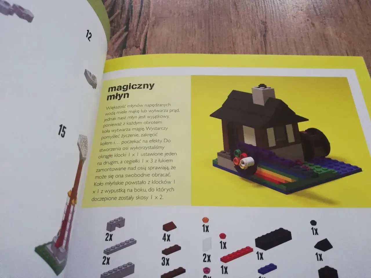Instrukcja jak zbudować dom z klocków LEGO: magiczny młyn z obracającym się kołem, który wytwarza magię.