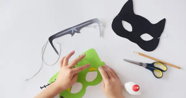 Maska kota DIY: Szablony, instrukcje krok po kroku. Zaskocz wszystkich!