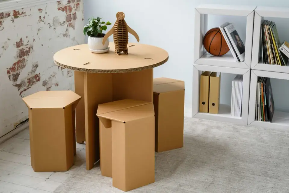 Co można zrobić z kartonu? Pomysły na domowe DIY